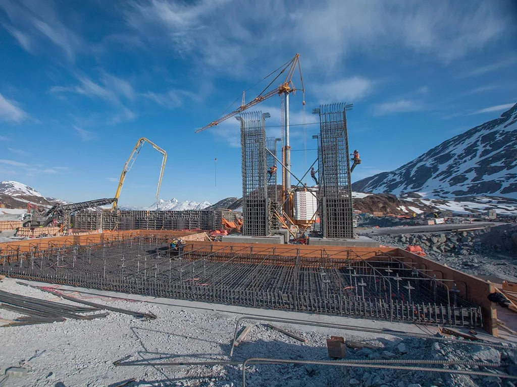 brucejack-rebar-crew-surge-bin-columns